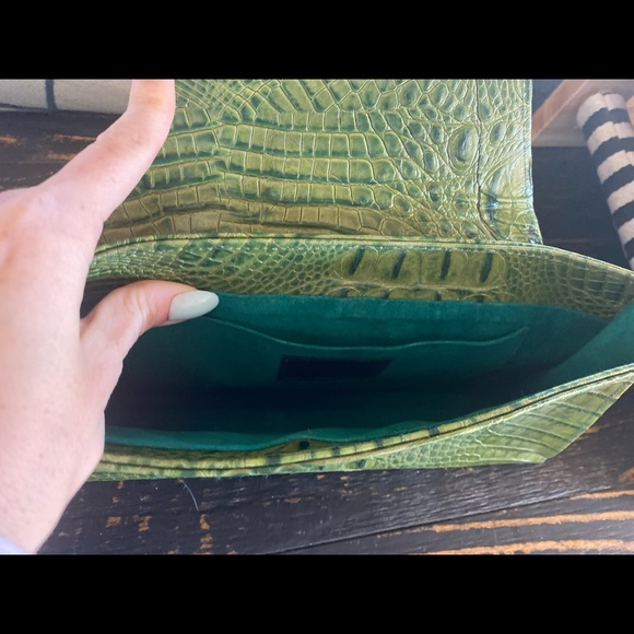 Stunning Green textured clutch / bag - Picture 2 of 5